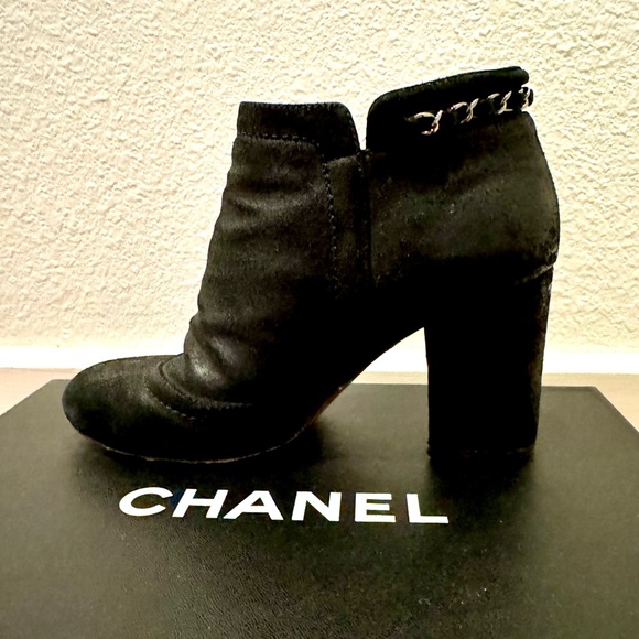 Chanel black suede booties - Picture 2 of 16